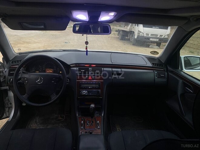 Mercedes E 240 1999, 390,000 km - 2.4 l - Bakı
