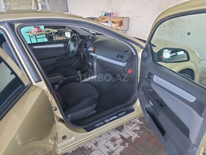 Opel Astra 2005, 200,000 km - 1.4 l - Samux