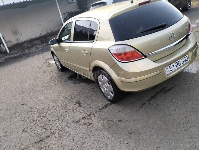 Opel Astra 2005, 200,000 km - 1.4 l - Samux