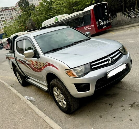 Mitsubishi L200 2009, 264,000 km - 2.5 l - Bakı