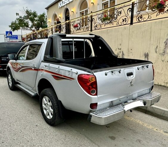 Mitsubishi L200 2009, 264,000 km - 2.5 l - Bakı