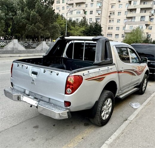 Mitsubishi L200 2009, 264,000 km - 2.5 l - Bakı
