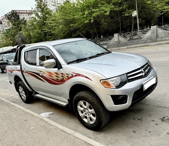 Mitsubishi L200 2009, 264,000 km - 2.5 l - Bakı