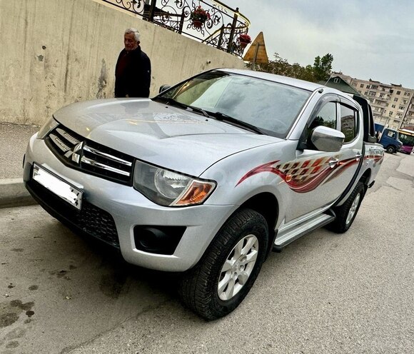 Mitsubishi L200 2009, 264,000 km - 2.5 l - Bakı