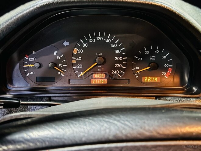 Mercedes E 230 1995, 371,701 km - 2.3 l - Bakı