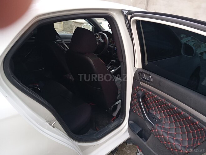 Volkswagen Jetta 2010, 250,000 km - 1.6 л - Bakı