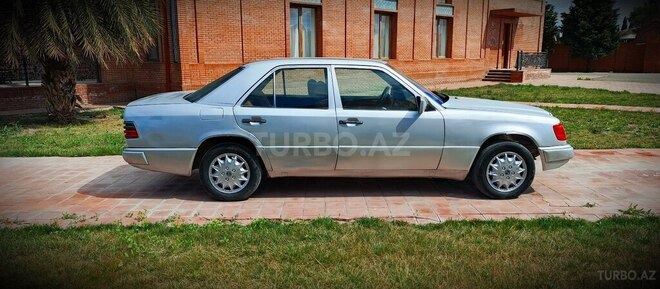 Mercedes E 220 1993, 382,546 km - 2.2 л - Gəncə
