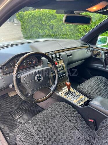Mercedes E 240 1998, 298,878 km - 2.4 l - Bakı