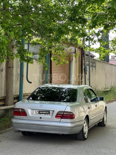 Mercedes E 240 1998, 298,878 km - 2.4 l - Bakı