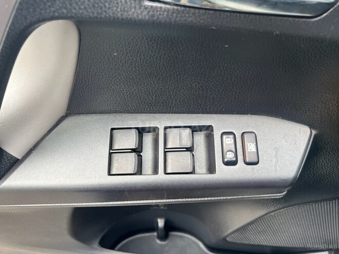 Toyota RAV4-8