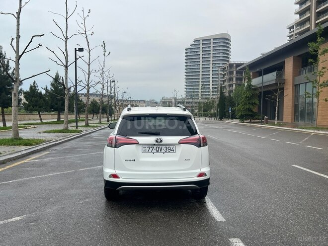Toyota RAV4-12