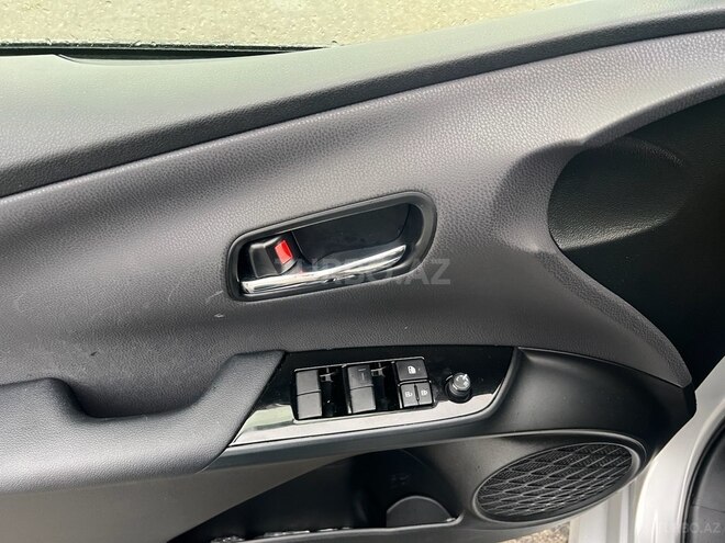 Toyota Prius-7