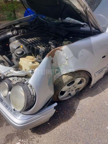 Mercedes E 240 1998, 237,000 km - 2.4 l - Bakı