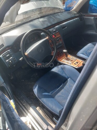 Mercedes E 240 1998, 237,000 km - 2.4 l - Bakı
