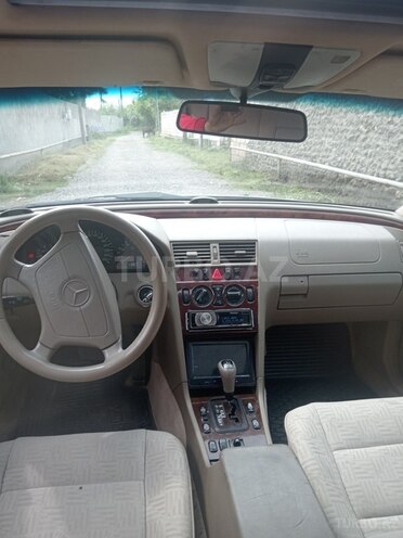 Mercedes C 240 1998, 324,000 km - 2.4 l - Qazax