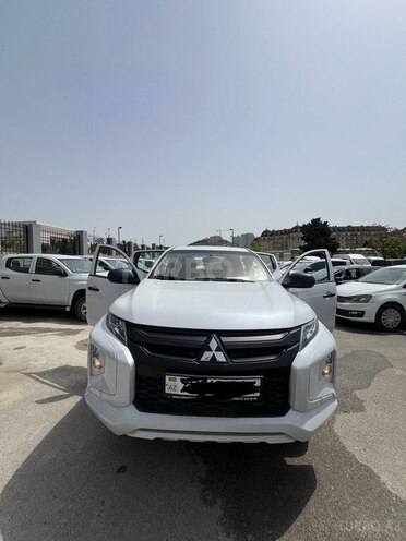 Mitsubishi L200 2021, 180,000 km - 2.4 l - Bakı