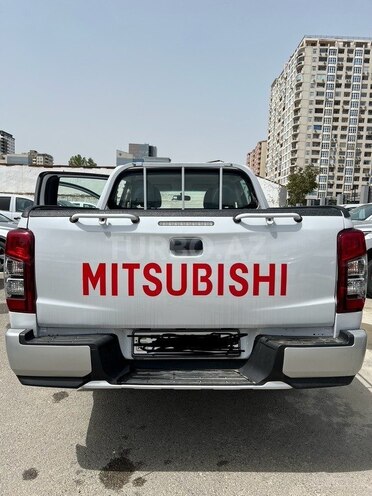 Mitsubishi L200 2021, 180,000 km - 2.4 l - Bakı