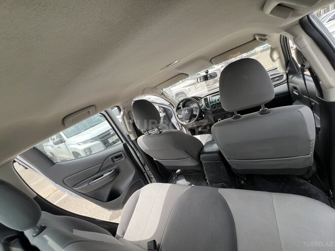 Mitsubishi L200 2021, 180,000 km - 2.4 l - Bakı