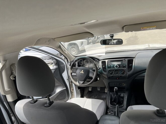 Mitsubishi L200 2021, 180,000 km - 2.4 l - Bakı