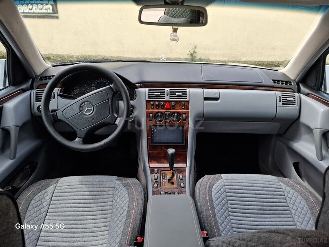 Mercedes E 240 1999, 401,717 km - 2.4 л - Tovuz