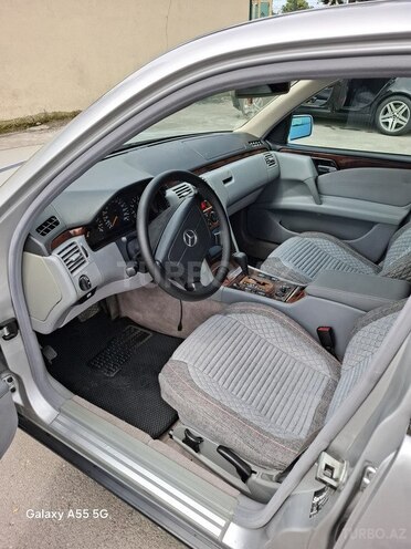 Mercedes E 240 1999, 401,717 km - 2.4 л - Tovuz
