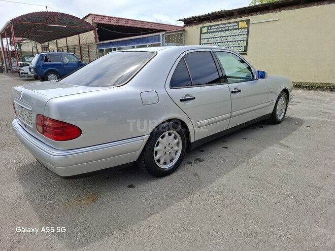 Mercedes E 240 1999, 401,717 km - 2.4 л - Tovuz