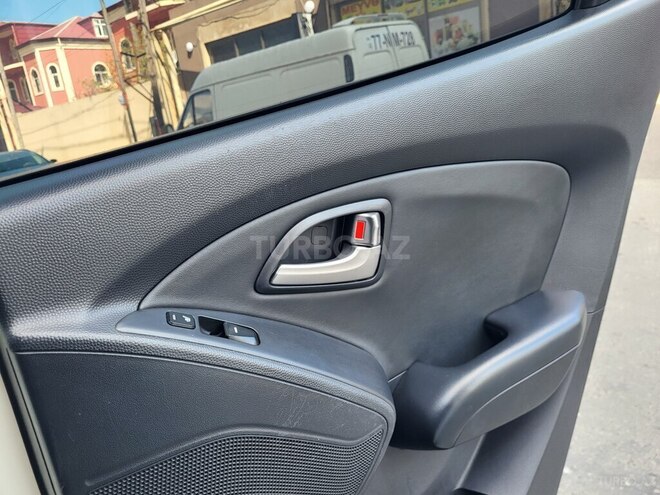 Hyundai ix35 2010, 142,360 km - 2.0 л - Bakı
