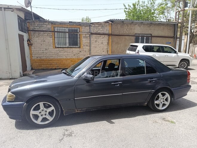 Mercedes C 250 d 1995, 288,562 km - 2.5 l - Bakı