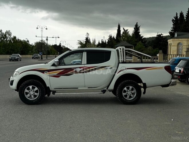 Mitsubishi L200 2014, 350,000 km - 2.5 l - Bakı