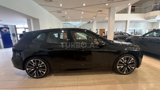 BMW iX-8