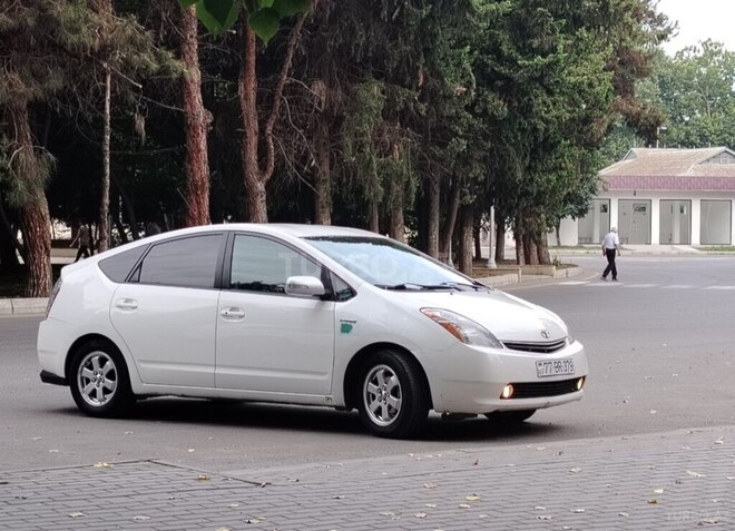 Toyota Prius 2009, 667,878 km - 1.5 l - Mingəçevir