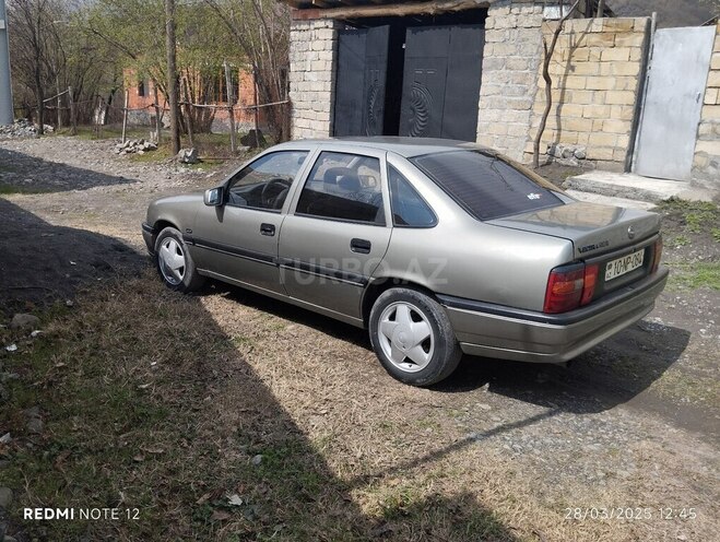 Opel Vectra 1993, 296,464 km - 2.0 л - Qax