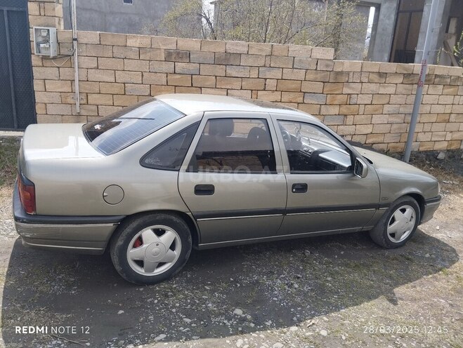 Opel Vectra 1993, 296,464 km - 2.0 л - Qax