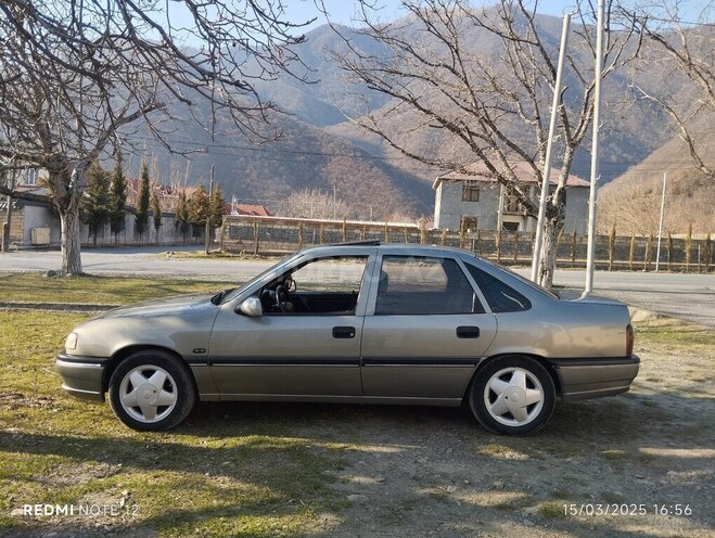 Opel Vectra 1993, 296,464 km - 2.0 л - Qax