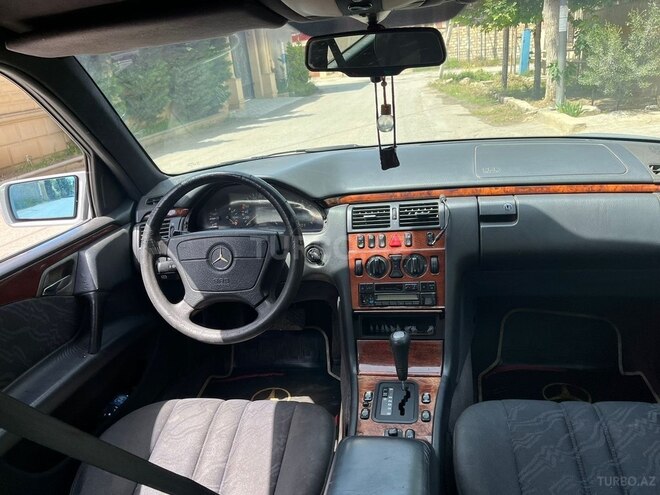Mercedes E 230 1995, 294,875 km - 2.3 l - Bakı