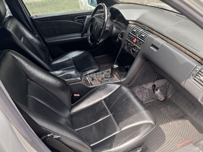 Mercedes E 240 1998, 282,000 km - 2.4 l - Sumqayıt
