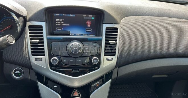 Chevrolet Cruze-12