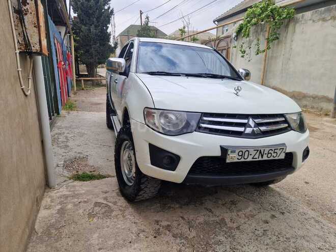 Mitsubishi L200 2014, 320,000 km - 2.5 l - Bakı