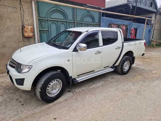 Mitsubishi L200 2014, 320,000 km - 2.5 l - Bakı