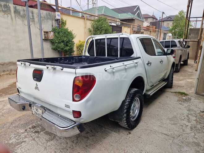 Mitsubishi L200 2014, 320,000 km - 2.5 l - Bakı