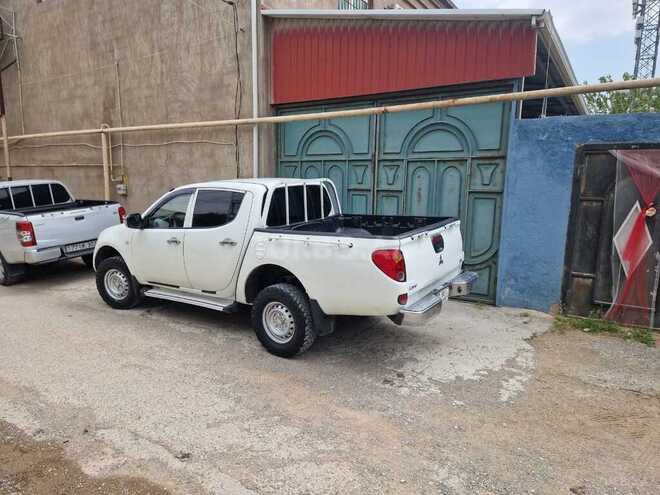 Mitsubishi L200 2014, 320,000 km - 2.5 l - Bakı