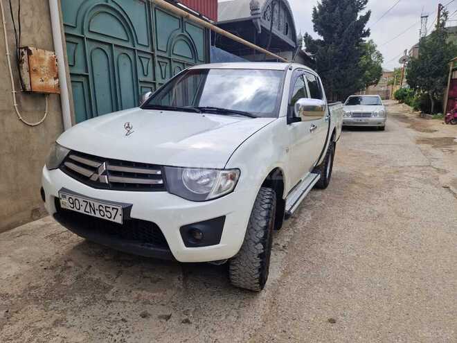 Mitsubishi L200 2014, 320,000 km - 2.5 l - Bakı