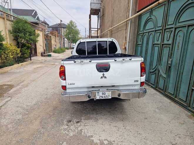 Mitsubishi L200 2014, 320,000 km - 2.5 l - Bakı