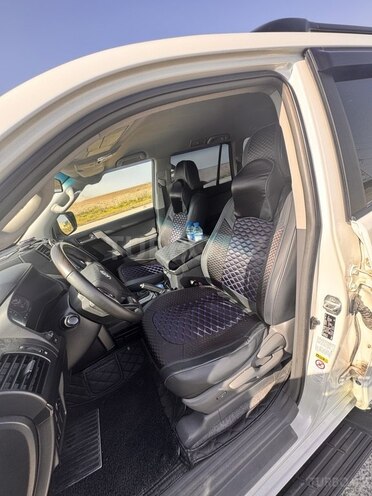 Toyota Land Cruiser Prado-15
