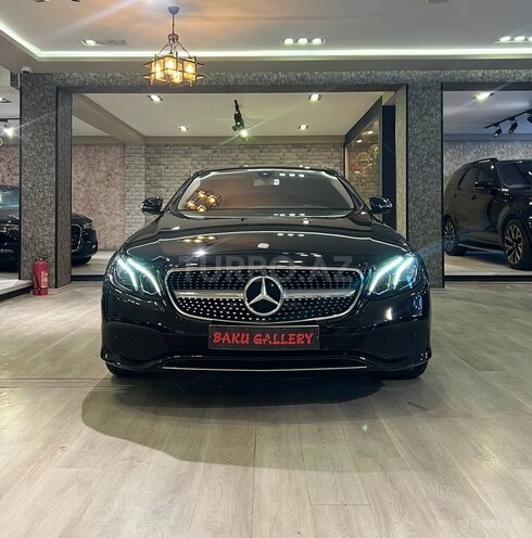 Mercedes E 220 d-1