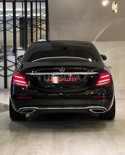 Mercedes E 220 d-2