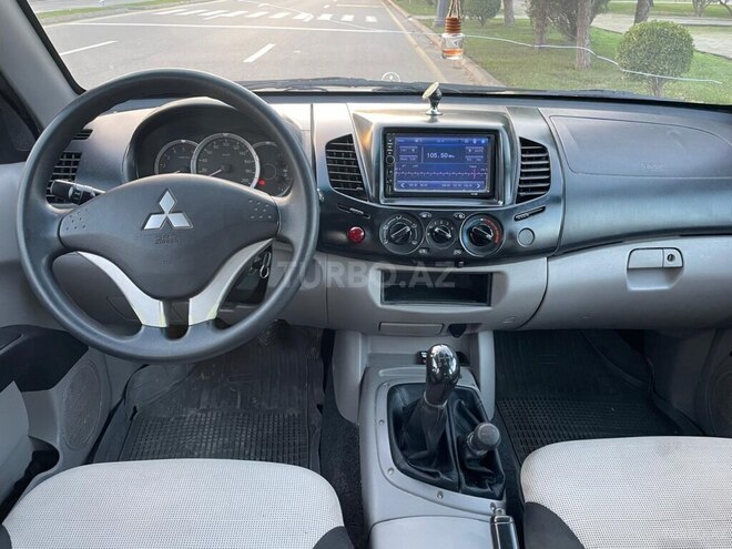 Mitsubishi L200 2014, 320,000 km - 2.5 l - Bakı