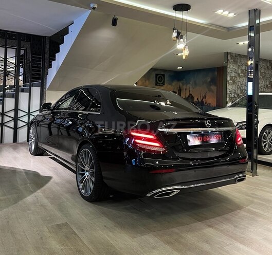 Mercedes E 220 d-5