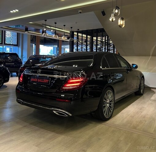 Mercedes E 220 d-6