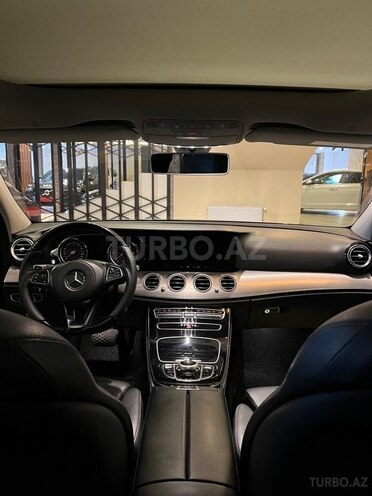 Mercedes E 220 d-12